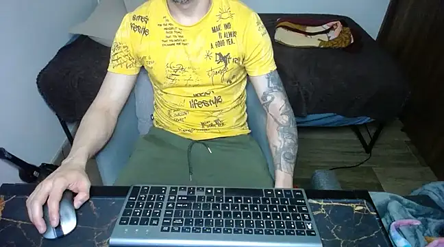 Snapshot of bossking017 chatting on March 1, 2:26 am bossking017 online show from March 1, 2:26 am