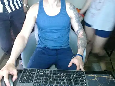 Snapshot of bossking017 chatting on March 8, 9:51 pm bossking017 online show from March 8, 9:51 pm