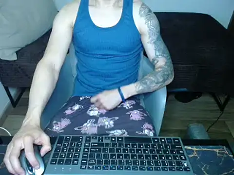 Snapshot of bossking017 chatting on March 9, 2:07 am bossking017 online show from March 9, 2:07 am