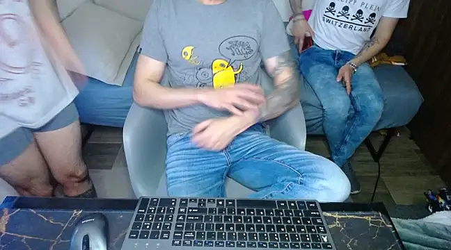 Snapshot of bossking017 chatting on March 9, 10:19 pm bossking017 online show from March 9, 10:19 pm