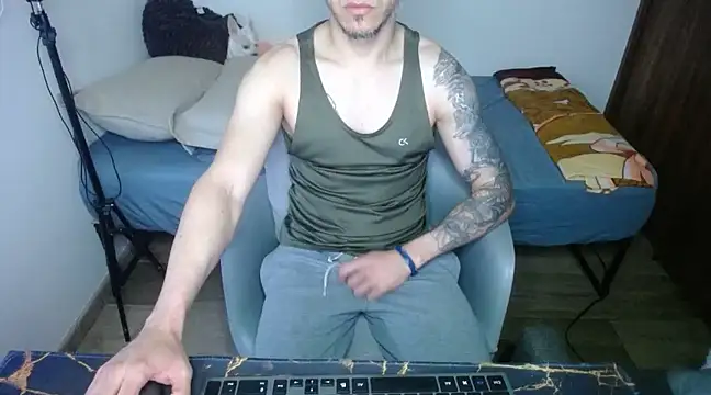 Snapshot of bossking017 chatting on March 12, 12:36 pm bossking017 online show from March 12, 12:36 pm