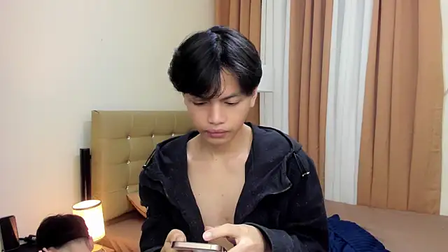 hotfreshdior online show from October 4, 7:45 pm