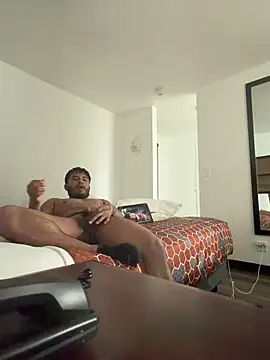 Snapshot of edddy23 chatting on February 14, 4:53 am edddy23 online show from February 14, 4:53 am