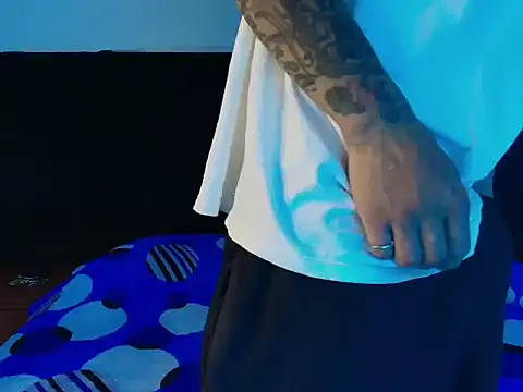 Snapshot of Thonixxx_mr chatting on March 7, 3:03 am Thonixxx mr online show from March 7, 3:03 am