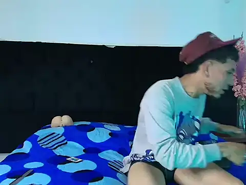 Snapshot of Thonixxx_mr chatting on March 9, 11:31 pm Thonixxx mr online show from March 9, 11:31 pm