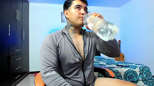 Snapshot of thiago__cp01 chatting on April 11, 7:45 am thiago cp01 online show from April 11, 7:45 am