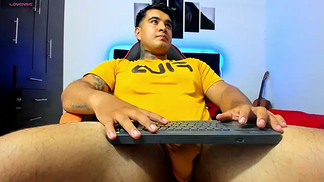 Snapshot of thiago__cp01 chatting on May 9, 3:45 am thiago cp01 online show from May 9, 3:45 am