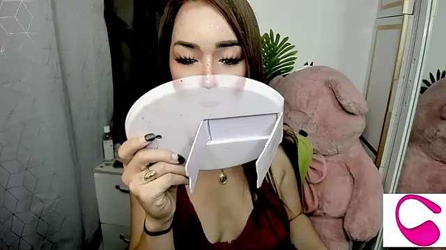 Snapshot of janecomander chatting on October 18, 5:43 am janecomander online show from October 18, 5:43 am