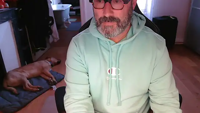 Snapshot of Hairyfred73 chatting on October 10, 8:24 am Hairyfred73 online show from October 10, 8:24 am