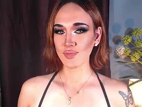 AleinaCroft online show from May 17, 1:29 pm