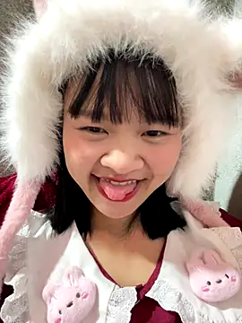 Snapshot of Daisy018 chatting on October 15, 6:02 am Daisy018 online show from October 15, 6:02 am