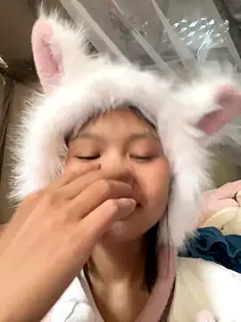 Snapshot of Daisy018 chatting on October 21, 9:32 am Daisy018 online show from October 21, 9:32 am