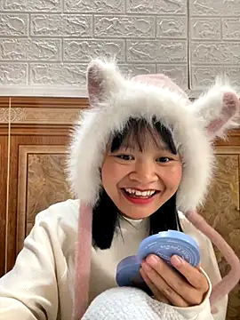 Snapshot of Daisy018 chatting on October 23, 2:22 am Daisy018 online show from October 23, 2:22 am