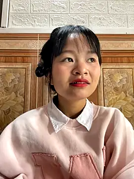 Snapshot of Daisy018 chatting on October 31, 2:45 am Daisy018 online show from October 31, 2:45 am