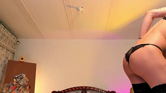 nonbinaryangel online show from May 21, 2:18 am
