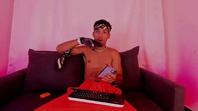 Thiagoferreti online show from November 6, 7:37 pm