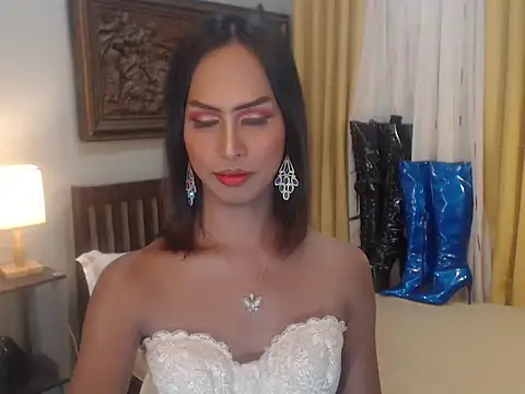 Nathalieheartt online show from November 7, 4:34 am