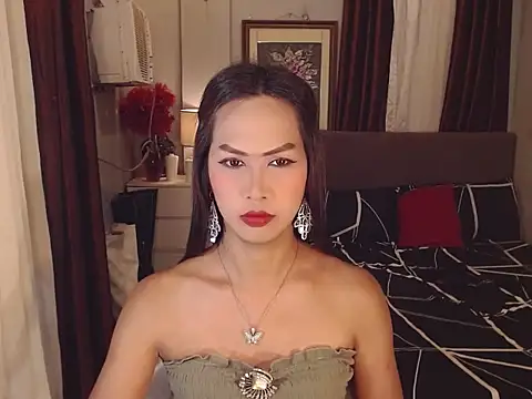 Nathalieheartt online show from May 16, 8:11 am