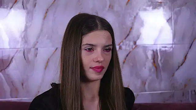 sukie spooky online show from October 4, 4:54 am