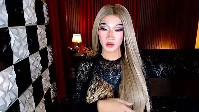 lhexiecollins online show from April 2, 4:04 pm