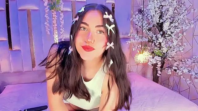 HannaCollins  online show from October 2, 1:29 pm