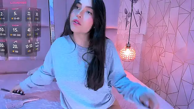 HannaCollins  online show from December 14, 1:16 pm