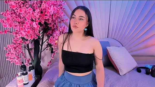 HannaCollins  online show from March 27, 3:34 pm