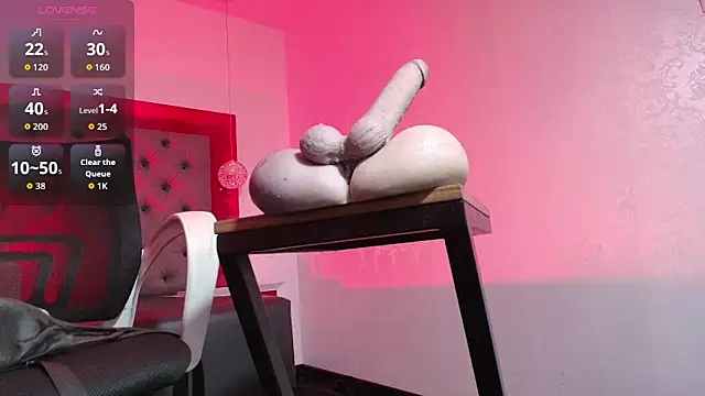 MirandaSould online show from May 11, 4:04 pm
