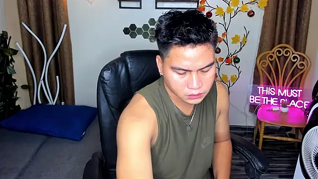 Snapshot of Asian_jayeel chatting on December 2, 2:28 am Asian jayeel online show from December 2, 2:28 am