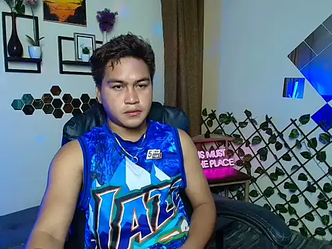 Snapshot of Asian_jayeel chatting on February 7, 1:09 am Asian jayeel online show from February 7, 1:09 am