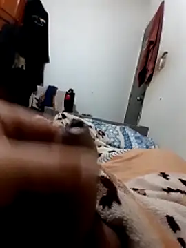 Snapshot of RobertoVip77 chatting on November 2, 8:06 am RobertoVip77 online show from November 2, 8:06 am