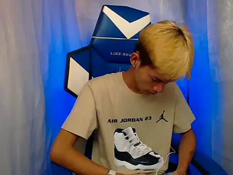 riks tyler online show from November 30, 8:24 pm