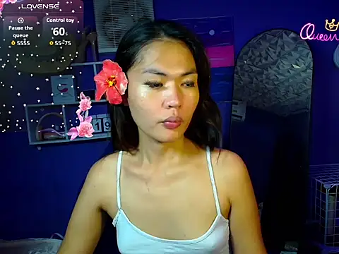 Snapshot of urgirljane chatting on June 19, 1:32 am urgirljane online show from June 19, 1:32 am