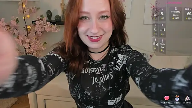 Snapshot of Violet_Griffen chatting on October 18, 3:35 pm Violet Griffen online show from October 18, 3:35 pm