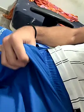 aavrdvh33 online show from September 30, 6:57 pm