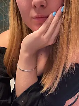 Snapshot of Velvetnoir21 chatting on November 19, 11:05 pm Velvetnoir21 online show from November 19, 11:05 pm