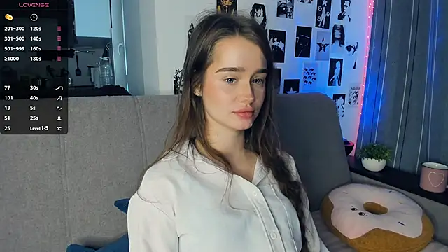 lovelyalivia online show from November 5, 10:04 am