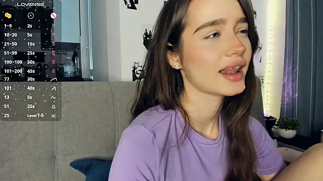 lovelyalivia online show from December 14, 9:47 am