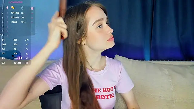 lovelyalivia online show from May 9, 7:13 am