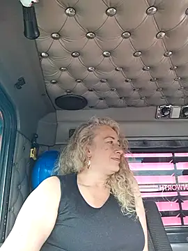 Snapshot of sofiacurvy_45 chatting on March 14, 12:43 pm sofiacurvy 45 online show from March 14, 12:43 pm