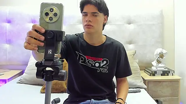 Snapshot of BenitoSaenz chatting on September 25, 12:09 pm BenitoSaenz online show from September 25, 12:09 pm