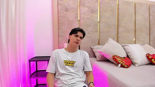 Snapshot of BenitoSaenz chatting on September 26, 11:47 am BenitoSaenz online show from September 26, 11:47 am