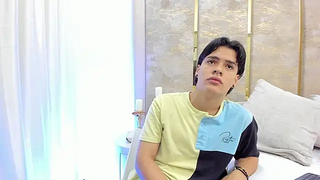 Snapshot of BenitoSaenz chatting on October 3, 12:02 pm BenitoSaenz online show from October 3, 12:02 pm