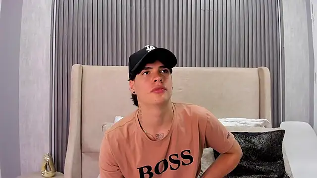 Snapshot of BenitoSaenz chatting on October 11, 3:28 am BenitoSaenz online show from October 11, 3:28 am