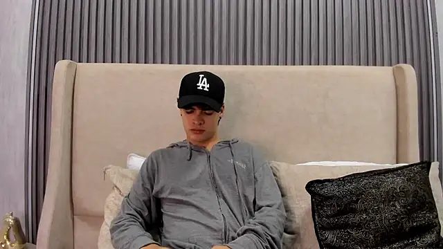 Snapshot of BenitoSaenz chatting on October 12, 3:38 am BenitoSaenz online show from October 12, 3:38 am