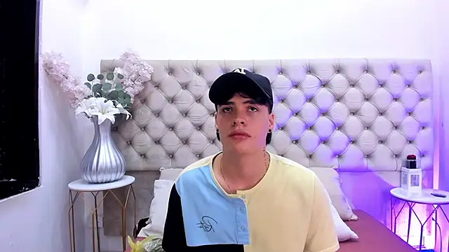 Snapshot of BenitoSaenz chatting on October 21, 3:40 am BenitoSaenz online show from October 21, 3:40 am