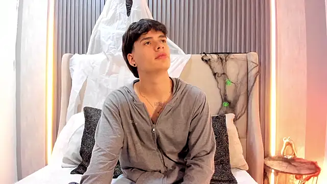 Snapshot of BenitoSaenz chatting on October 22, 3:40 am BenitoSaenz online show from October 22, 3:40 am