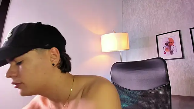 Snapshot of BenitoSaenz chatting on October 23, 11:42 am BenitoSaenz online show from October 23, 11:42 am