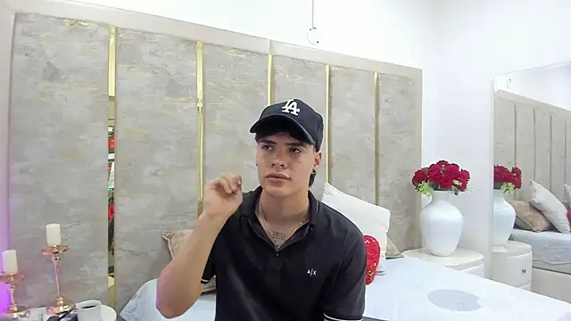 Snapshot of BenitoSaenz chatting on October 24, 11:39 am BenitoSaenz online show from October 24, 11:39 am