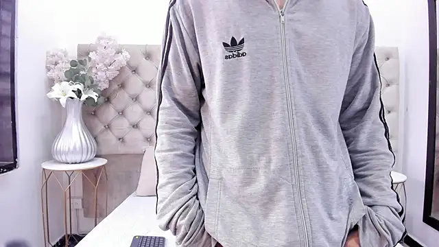 Snapshot of BenitoSaenz chatting on November 1, 1:46 pm BenitoSaenz online show from November 1, 1:46 pm